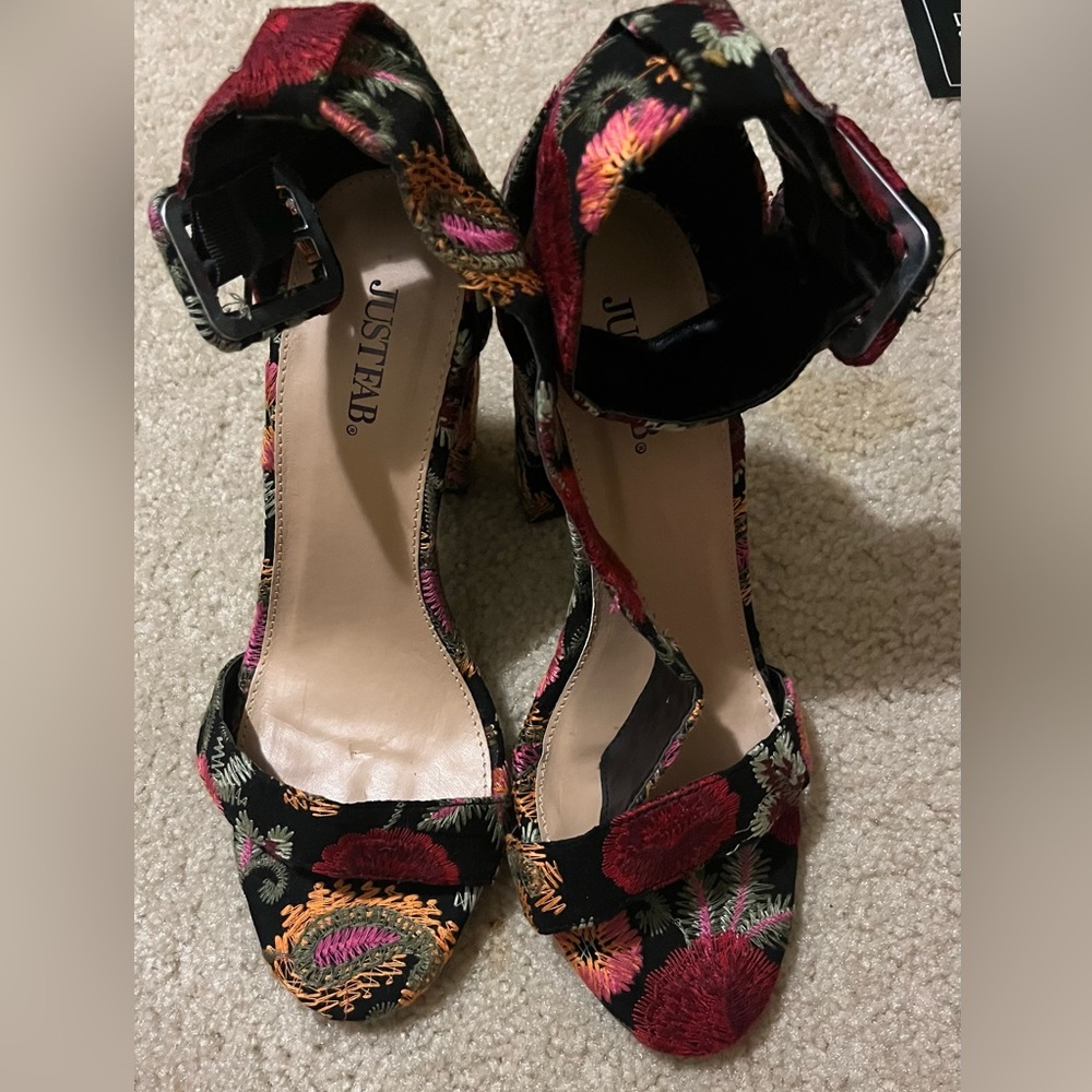 7.5, never worn, Peitria Buckle Heeled Sandal